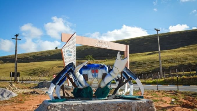 Caranguejo gigante na entrada do povoado caxangá porto calvo - alagoas
