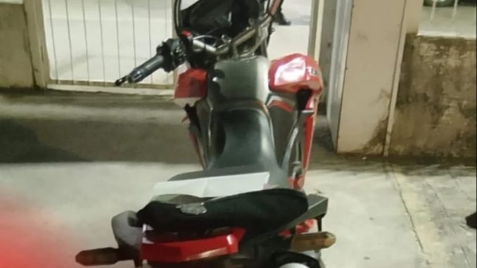 Moto ficou apreendida no Cisp de Matriz de Camaragibe - Foto: 6º BPM